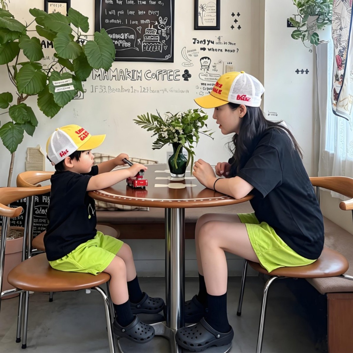 親子ペアルック ポップスターロゴ ブラックTシャツ